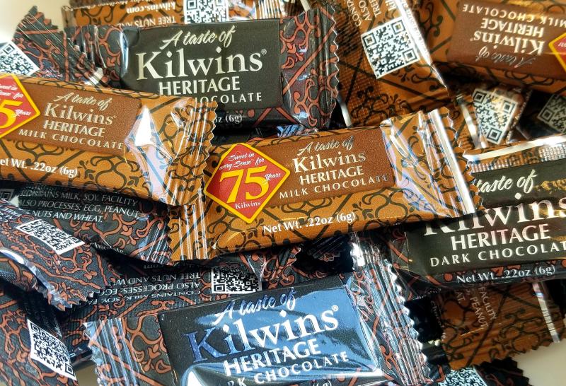 Last Saturday at the Atlantic Sands ballroom, Kilwins included milk chocolate and dark chocolate bites as a side dish, adding a wonderful texture to their Marshmallow S'mores ice cream – enough to capture the popular vote! Some tasters even used the little tidbits as makeshift spoons. BOB YESBEK PHOTO
